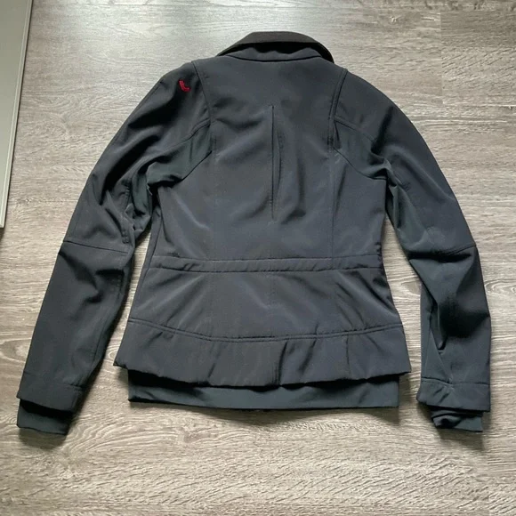 Lolë softshell jacket. - Picture 2 of 7